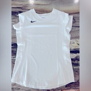 Nike Training White Tee- NWOT. size Youth XL